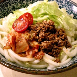 キムチと肉みそのぶっかけ混ぜうどん